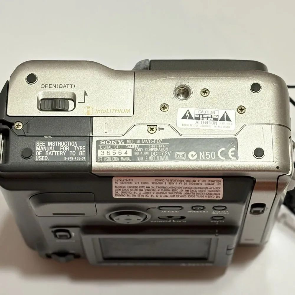 Sony Digital Mavica MVC-FD7 10x Optical Zoom Floppy Disk Camera